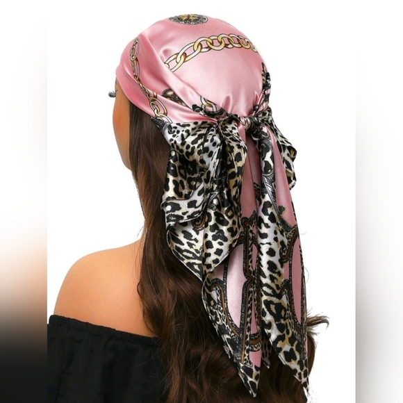 NWT Pink Chain Print Satin Silky Scarf - Picture 1 of 3